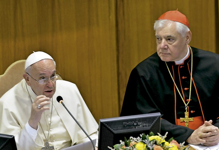 papa Francisco y cardenal Gerhard Muller