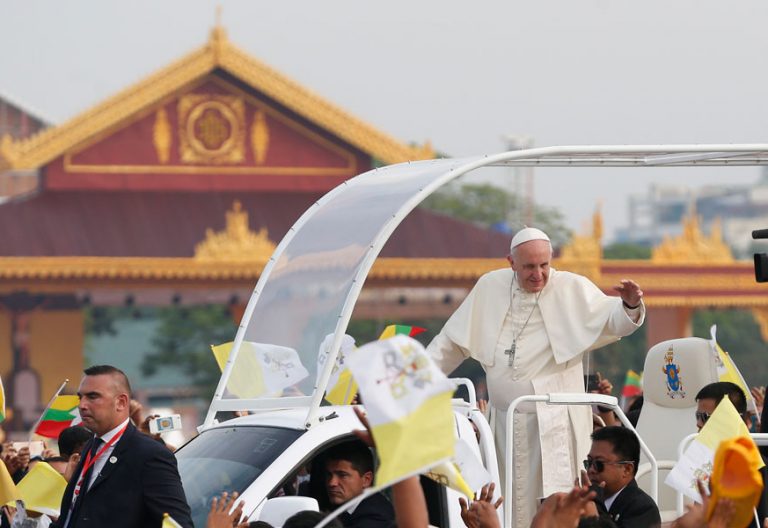 papa Francisco preside la misa en Rangún Myanmar 29 noviembre 2017