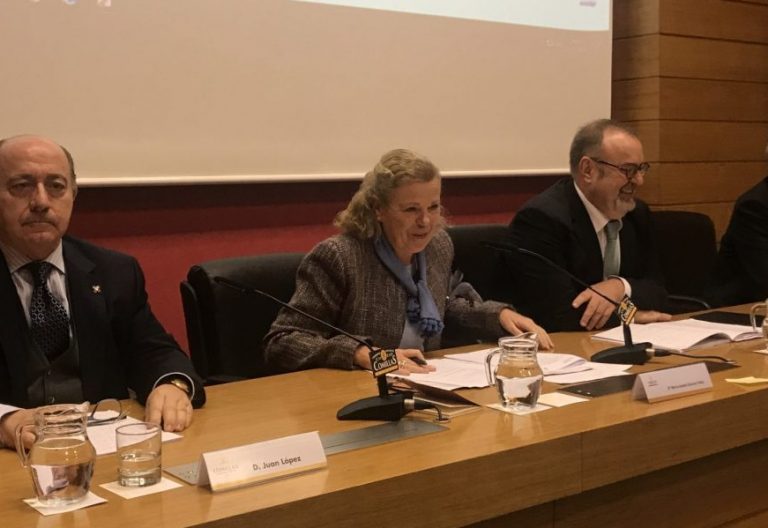 Juan López, Fernando Rey y Javier Cortés, en la jornada "Libertad y Enseñanza
