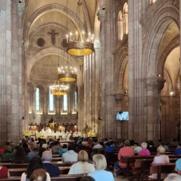 El santuario de Covadonga, ayer, en la eucaristía presidida por el nuncio