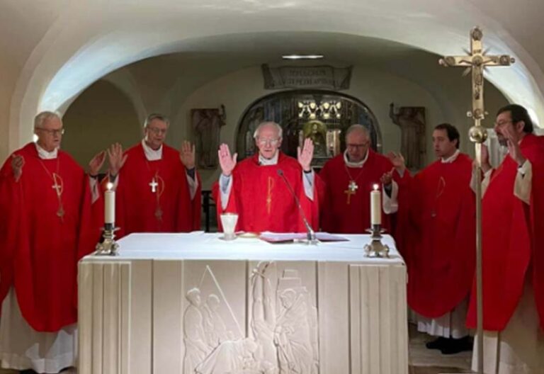 Los obispos de Bélgica continuarán su “pastoral de inclusión” con el colectivo LGTBI tras la