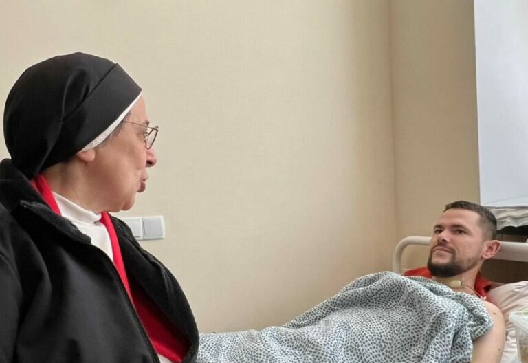 Sor Lucía Caram une (con bendición papal) a RTVE, Bisbal y Pasión Vega en una misa criolla por