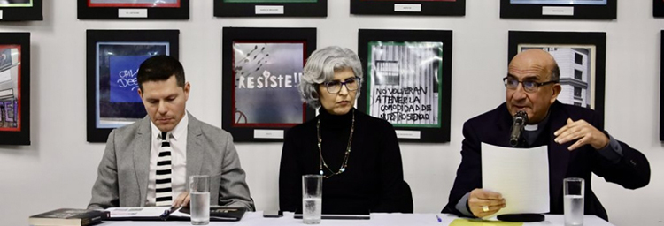 Chile: el arzobispo Chomalí expone fotografías de las manifestaciones sociales 2019