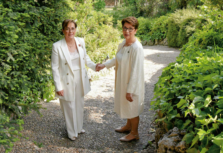 Ana Mari y Juani, bendecidas porque “Dios nos ama”