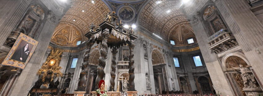 El Papa Francisco, en la canonización de Mama Antula en la Basílica de San Pedro, a la que