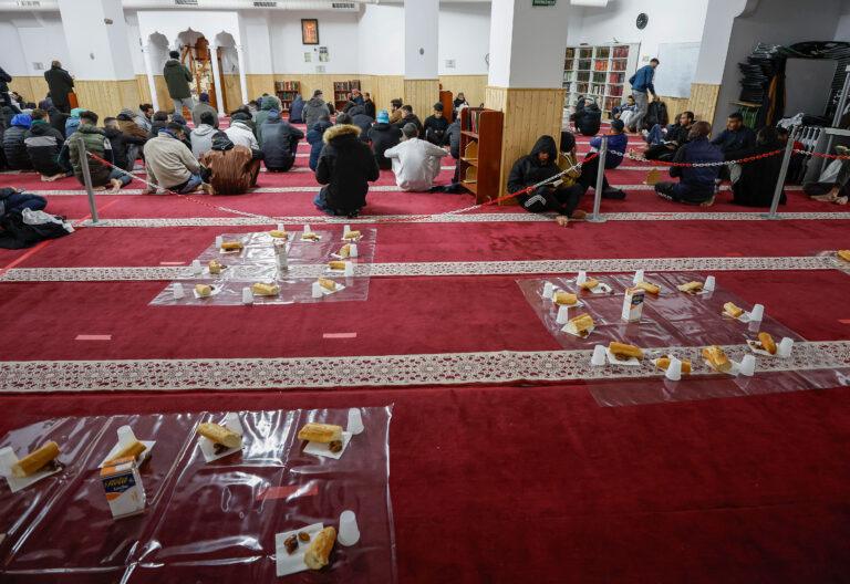 ‘Iftar’ con los hermanos católicos