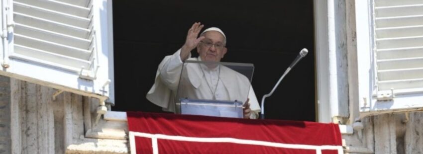 Francisco reivindica en el ángelus que “las cosas materiales no llenan la vida, solo el amor lo
