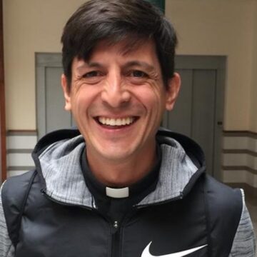 El sacerdote Darwin Rivas
