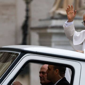 El papa León XIV en su primera audiencia general