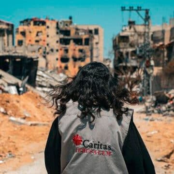Una voluntaria de Cáritas Jerusalén en Gaza