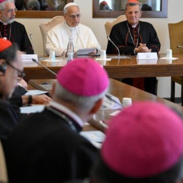 León XIV confirma su compromiso con la sinodalidad: “Nos ayuda a ser Iglesia”